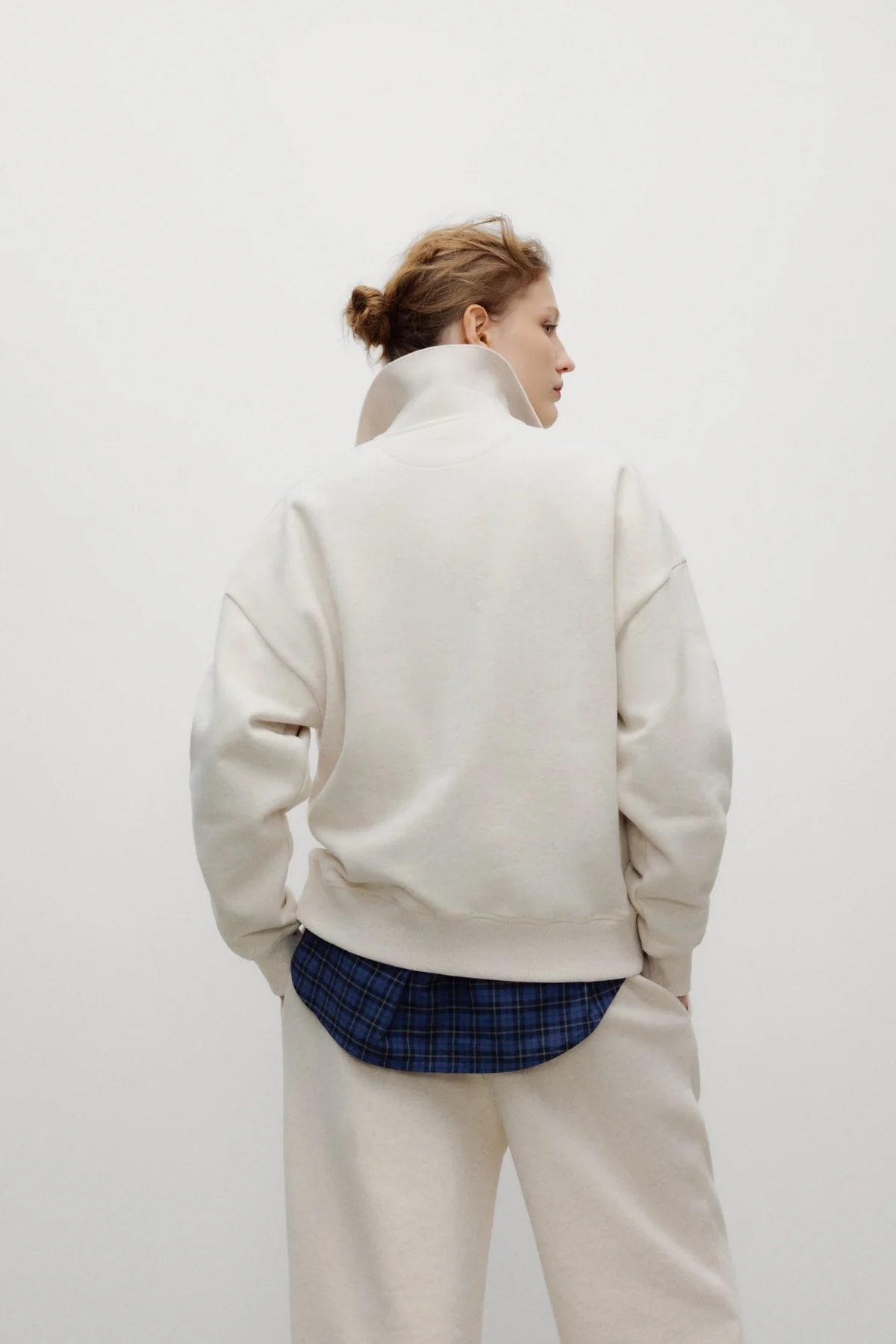 TNS logo polo in whisper white